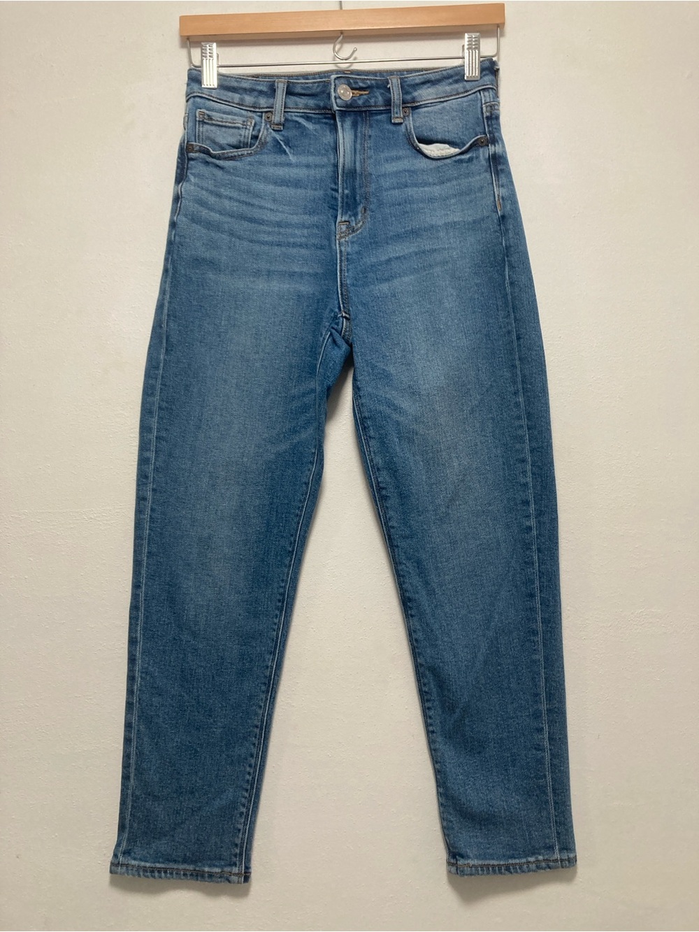 American Eagle Mom Jeans-Medium Wash-Size 0 High Waisted/Tapered Strech